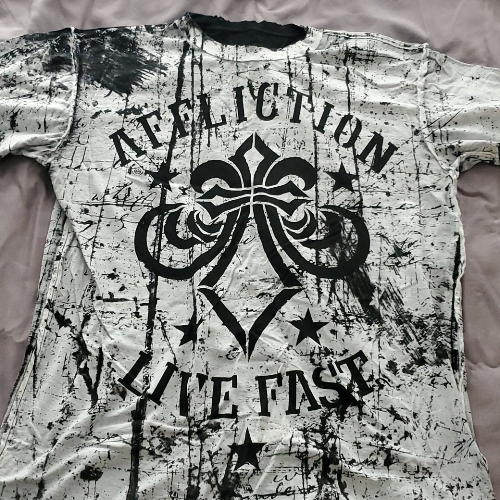 Mens large reversible Affliction tee